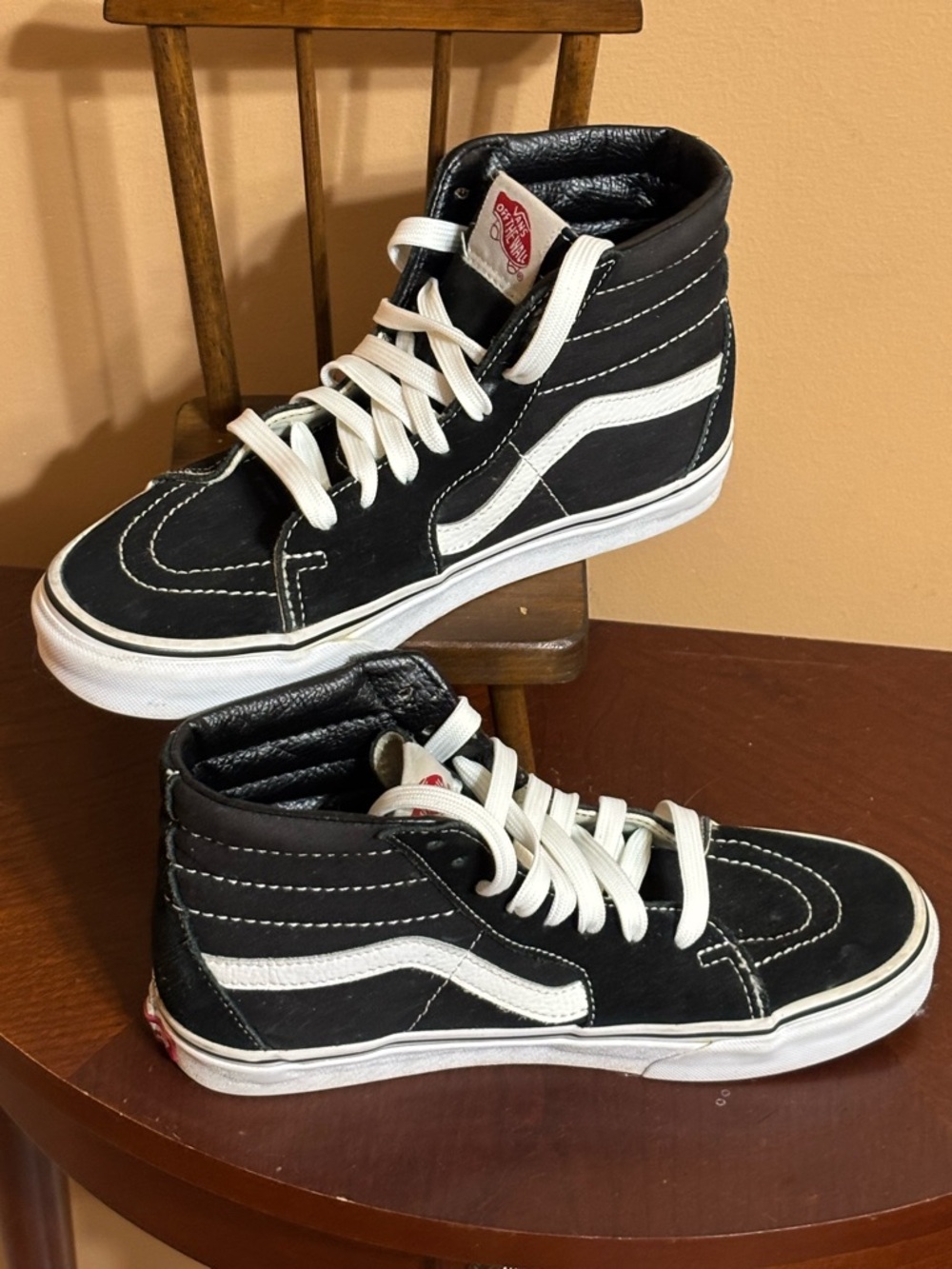 Unisex Vans Sk8-Hi black and white mhigh-top sneakers women’s size 8